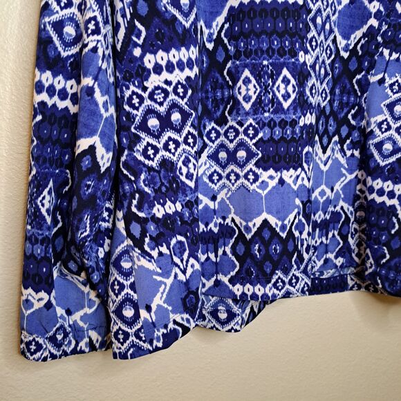 Chicos Zenergy Full Zip White Blue Lightweight Windbreaker Jacket Size 2 - Picture 8 of 9